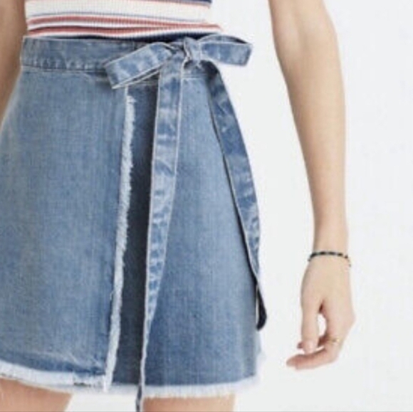 NWOT Madewell 100% Cotton Raw Hem Denim Wrap Skirt Size 4 - Picture 2 of 7